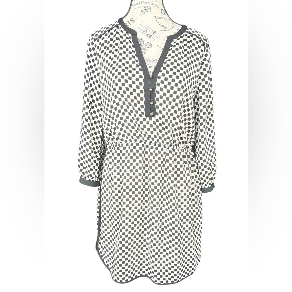 Banana Republic Elegant Black and White Dress. Size 10 petite